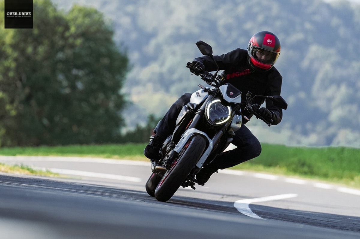 Ducati Monster 890 02