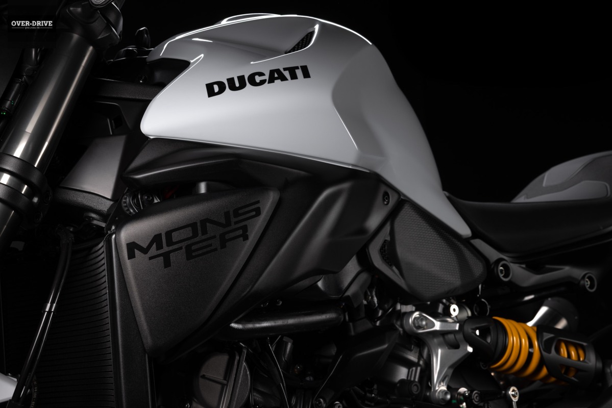 Ducati Monster 890 05