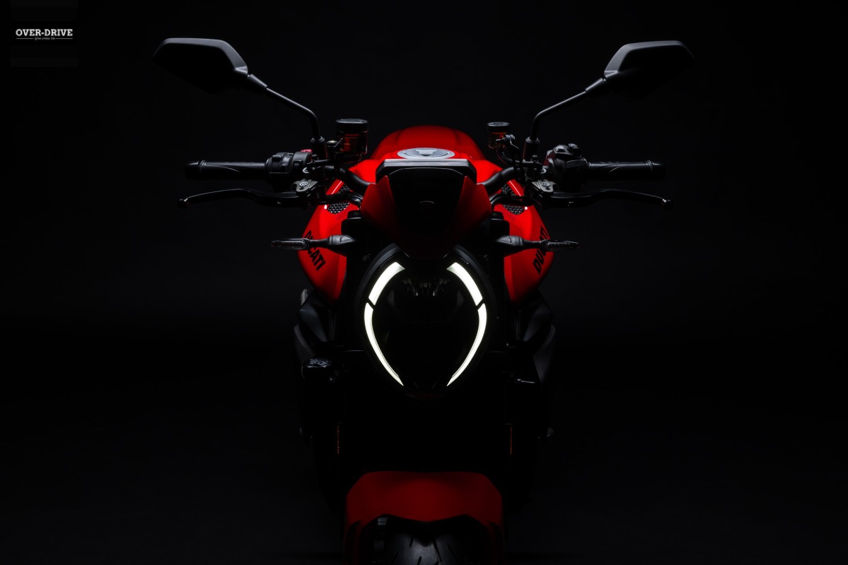 Ducati Monster 890 06