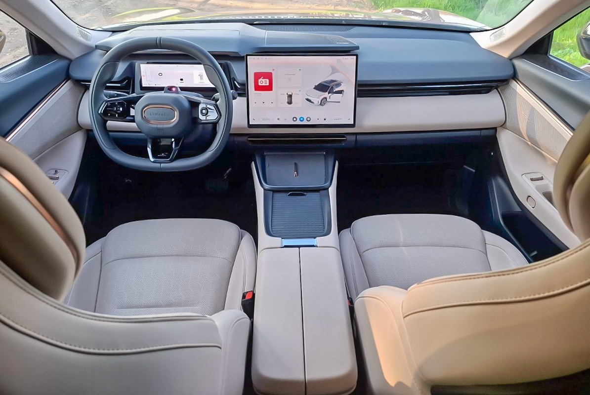 LYNK 08 PHEV 2025 02