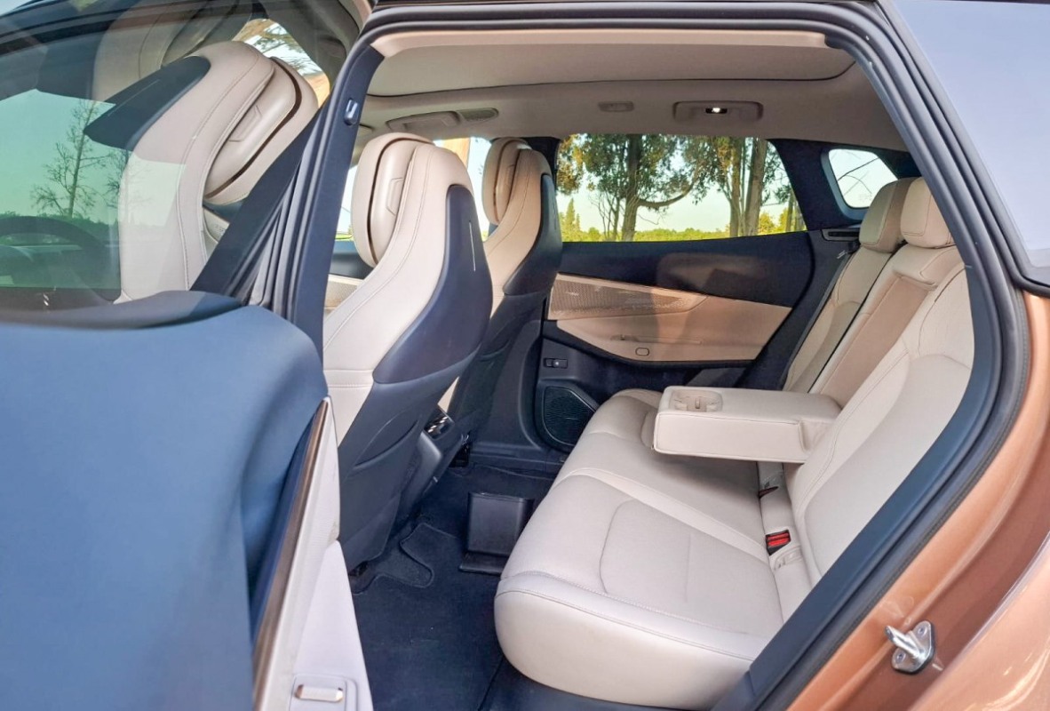 LYNK 08 PHEV 2025 03