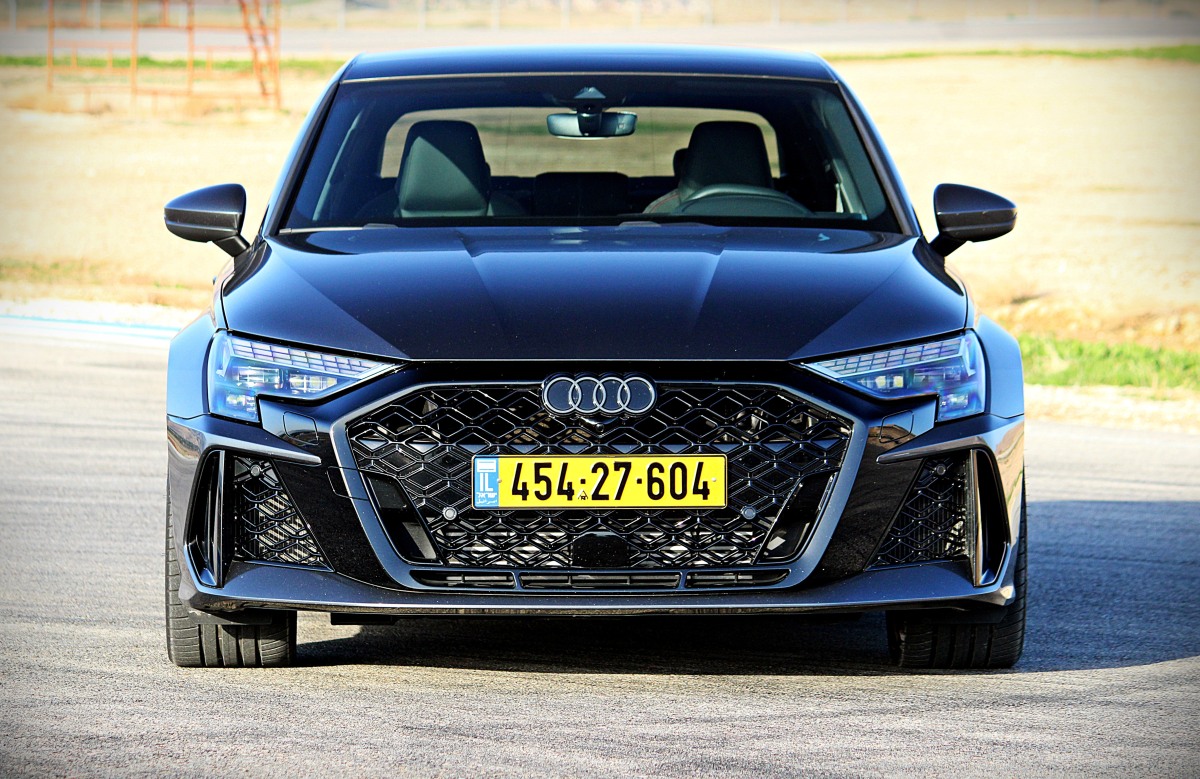 AUDI RS3 test YL 13