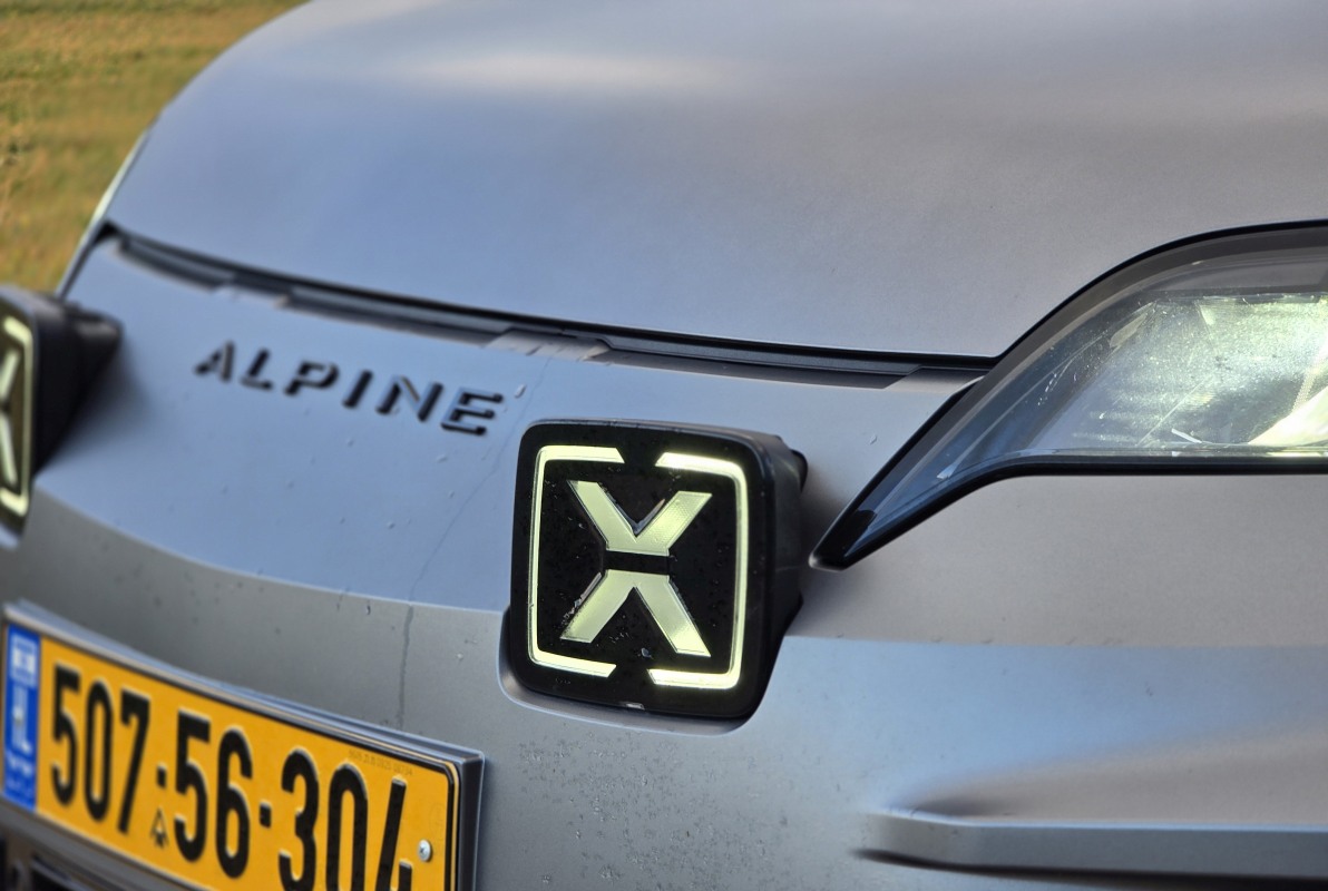 Alpine A290 06