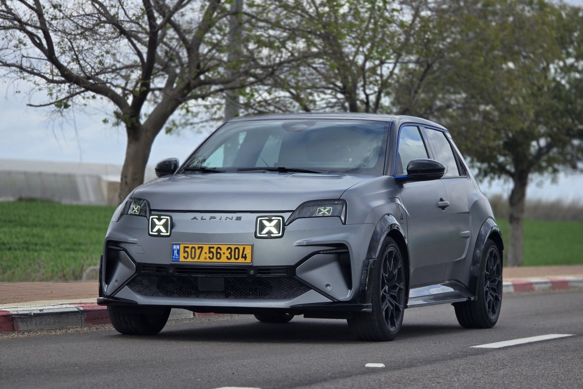 Alpine A290 10