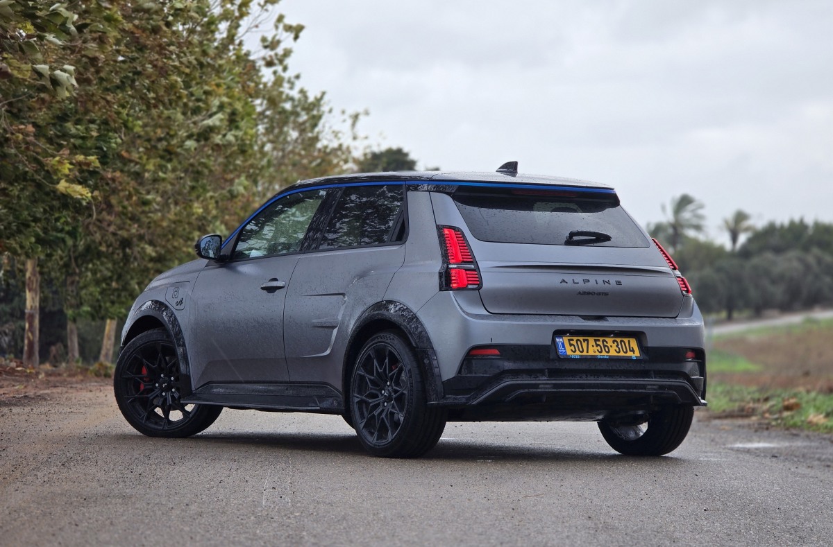 Alpine A290 17