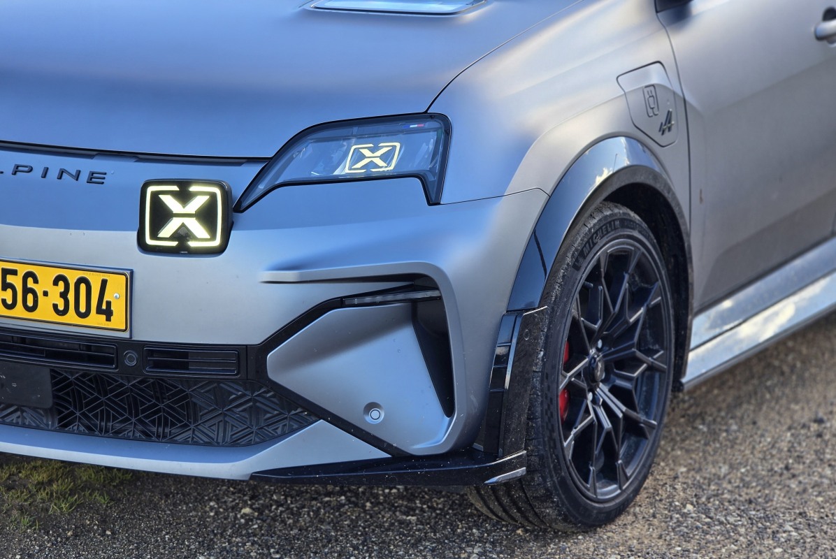 Alpine A290 27