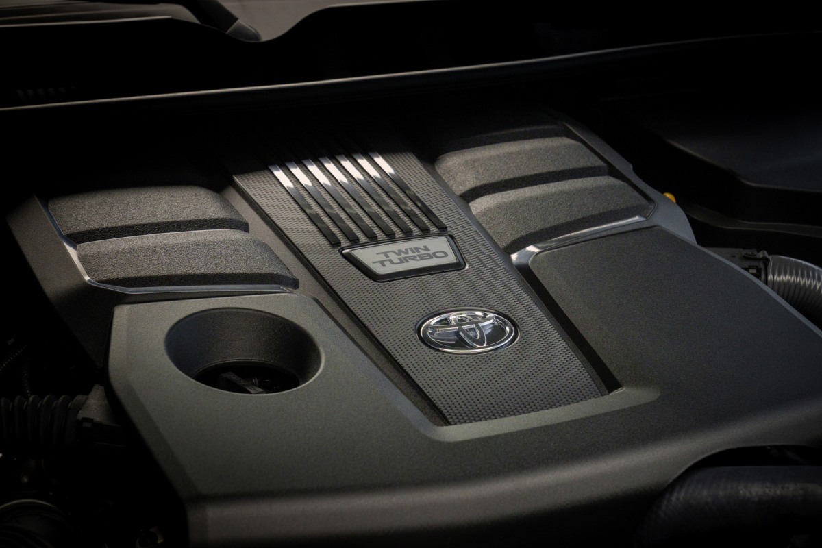 Land crusier 300 hybrid 2026 05