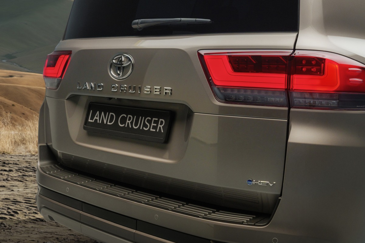 Land crusier 300 hybrid 2026 10