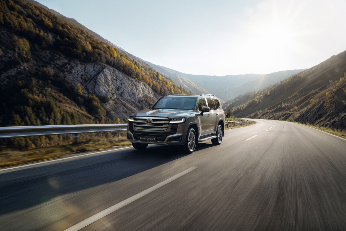 Land crusier 300 hybrid 2026 12