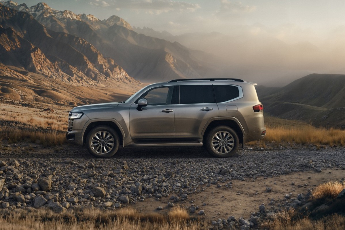 Land crusier 300 hybrid 2026 13