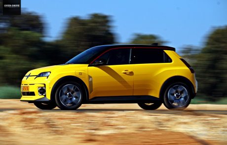 רנו 5 E-Tech (מבחן דרכים): מכונת זמן צהובה